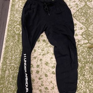 Under Armor Joggers with printed calf size LG